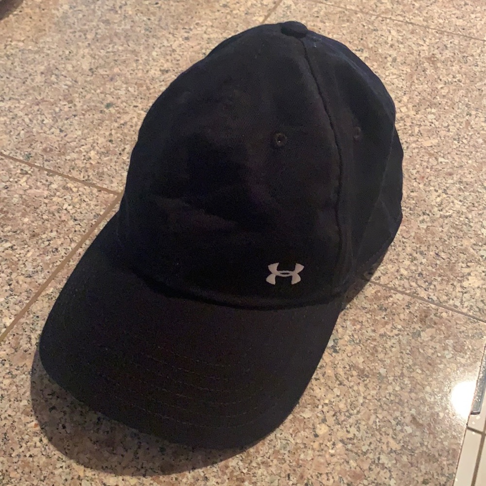 Under Armour women’s black adjustable baseball cap